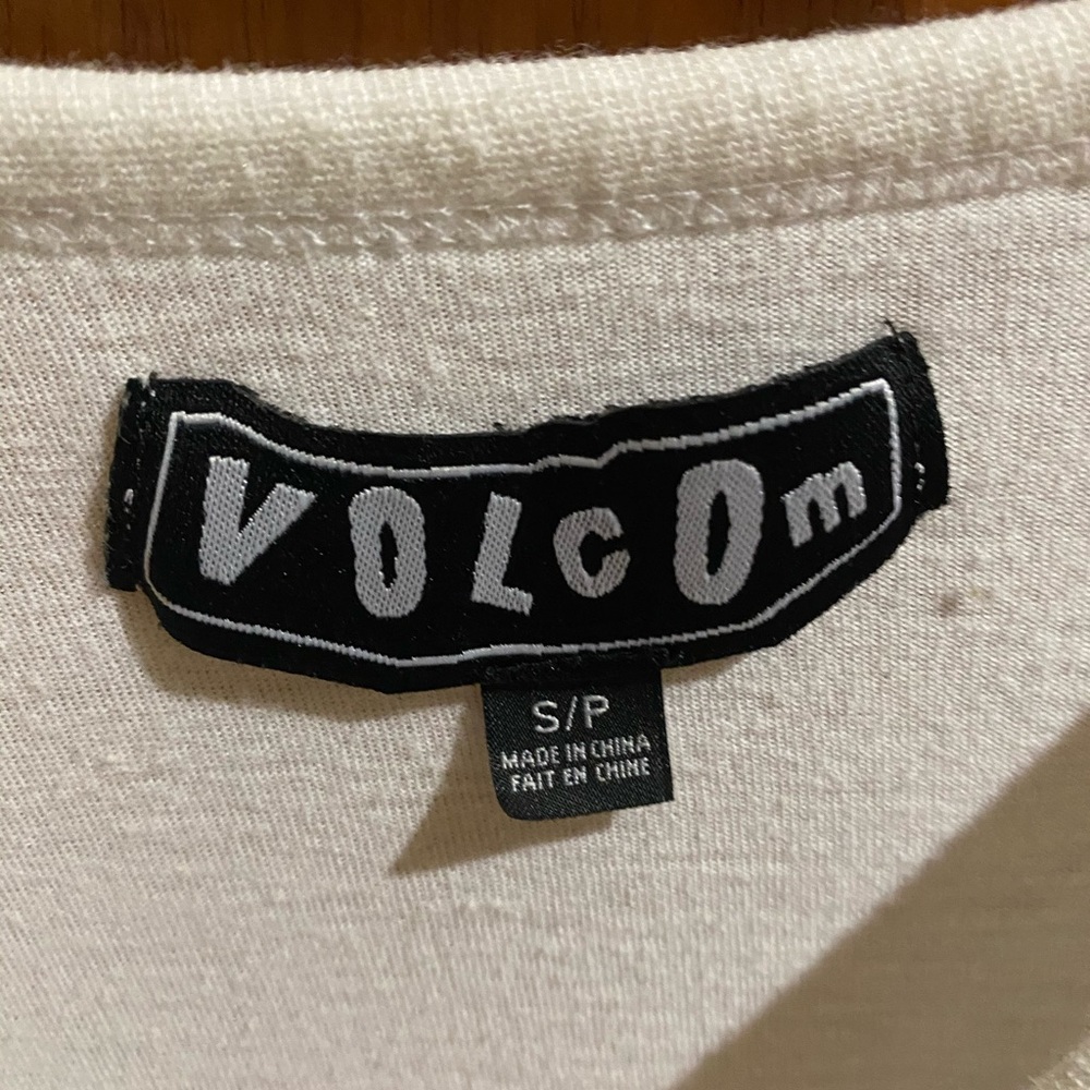 Volcom Tshirt - Picture 2 of 2